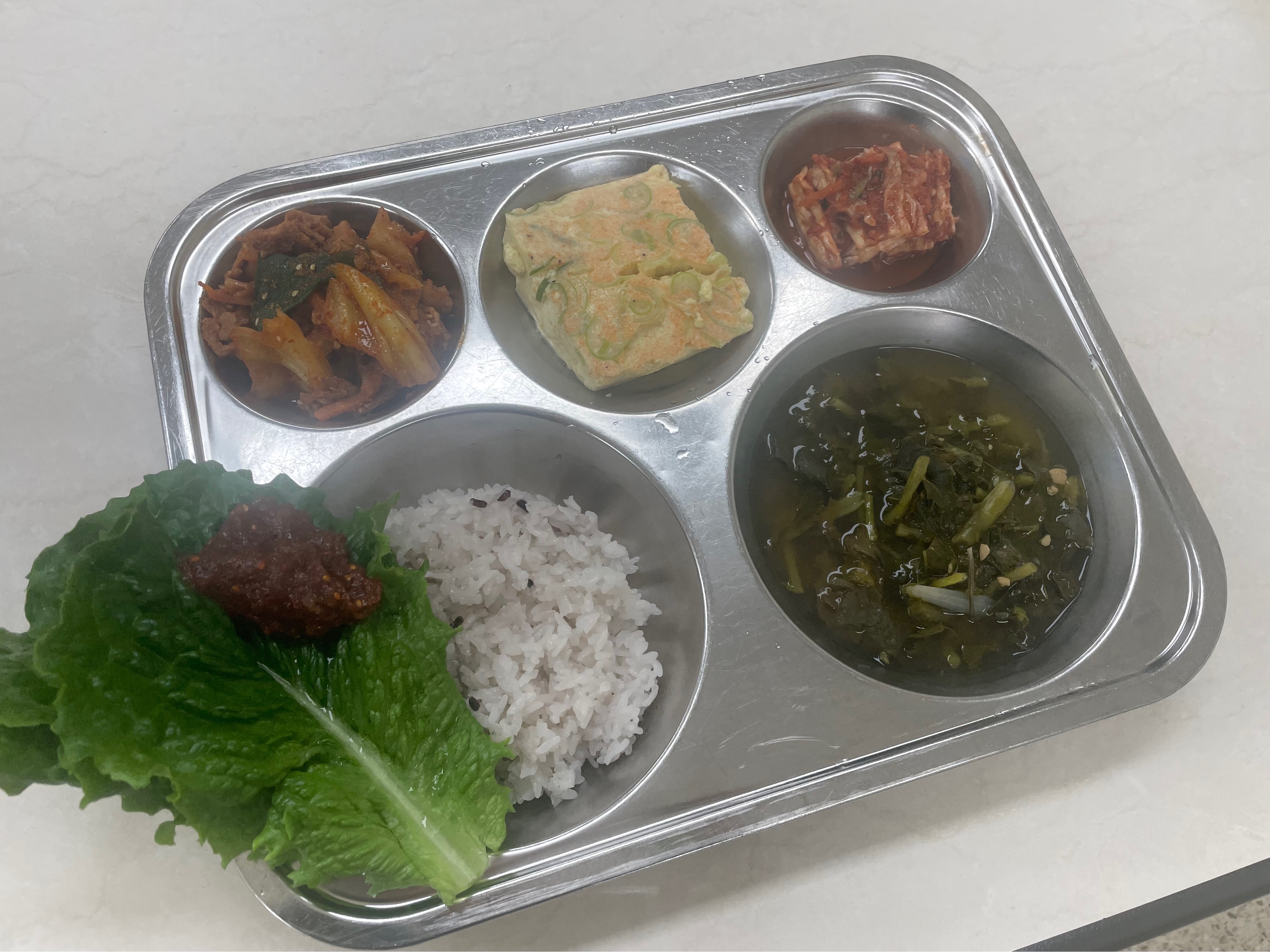 흑미밥
시래기된장국
계란찜
상추쌈&쌈장
제육볶음
배추김치_이미지